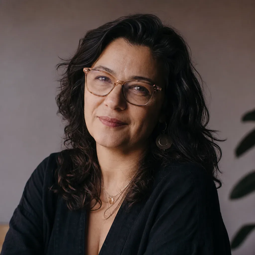 Iracema Lopes, Escritora, ex-enfermeira